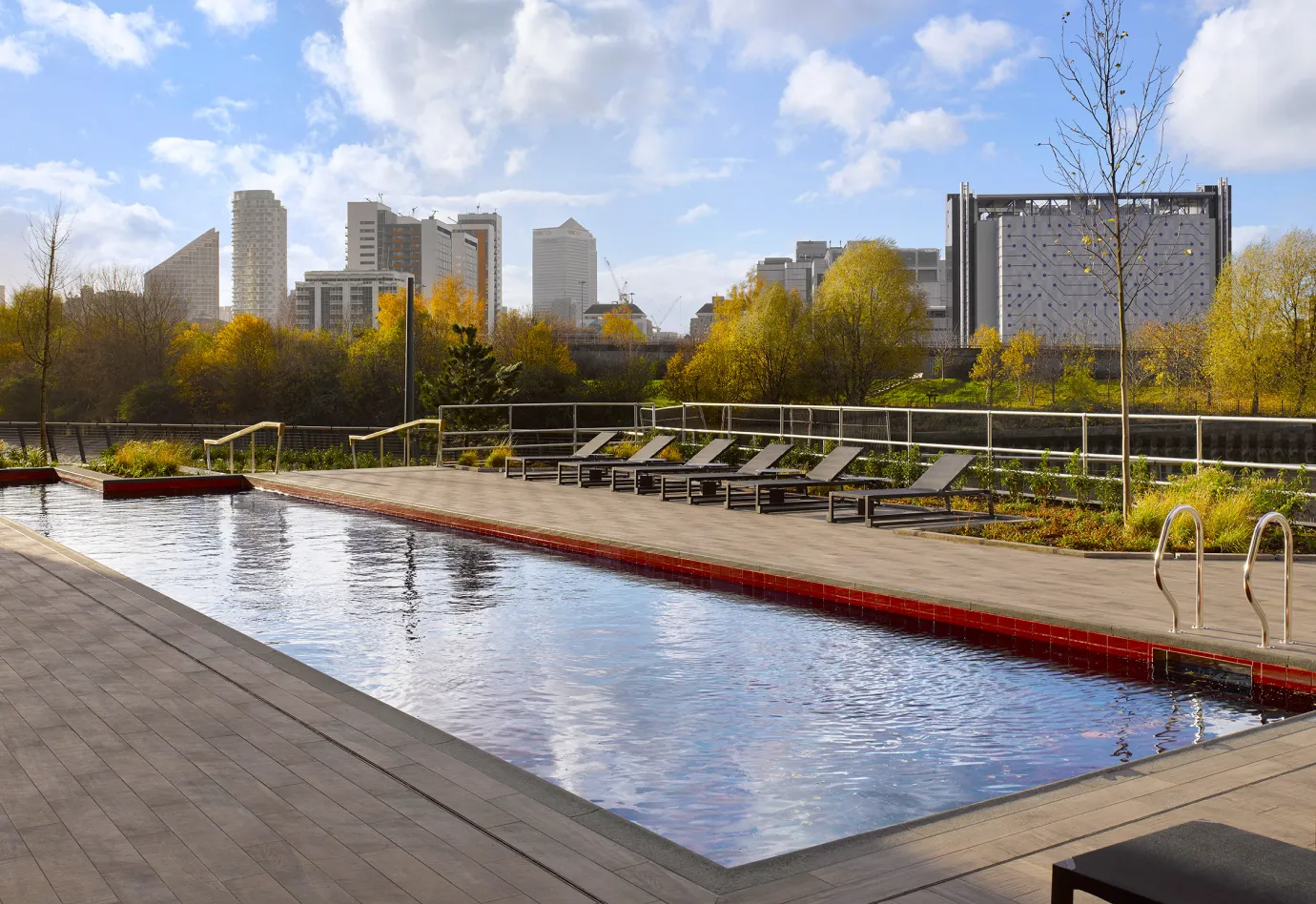 London City Island - outdoor pool