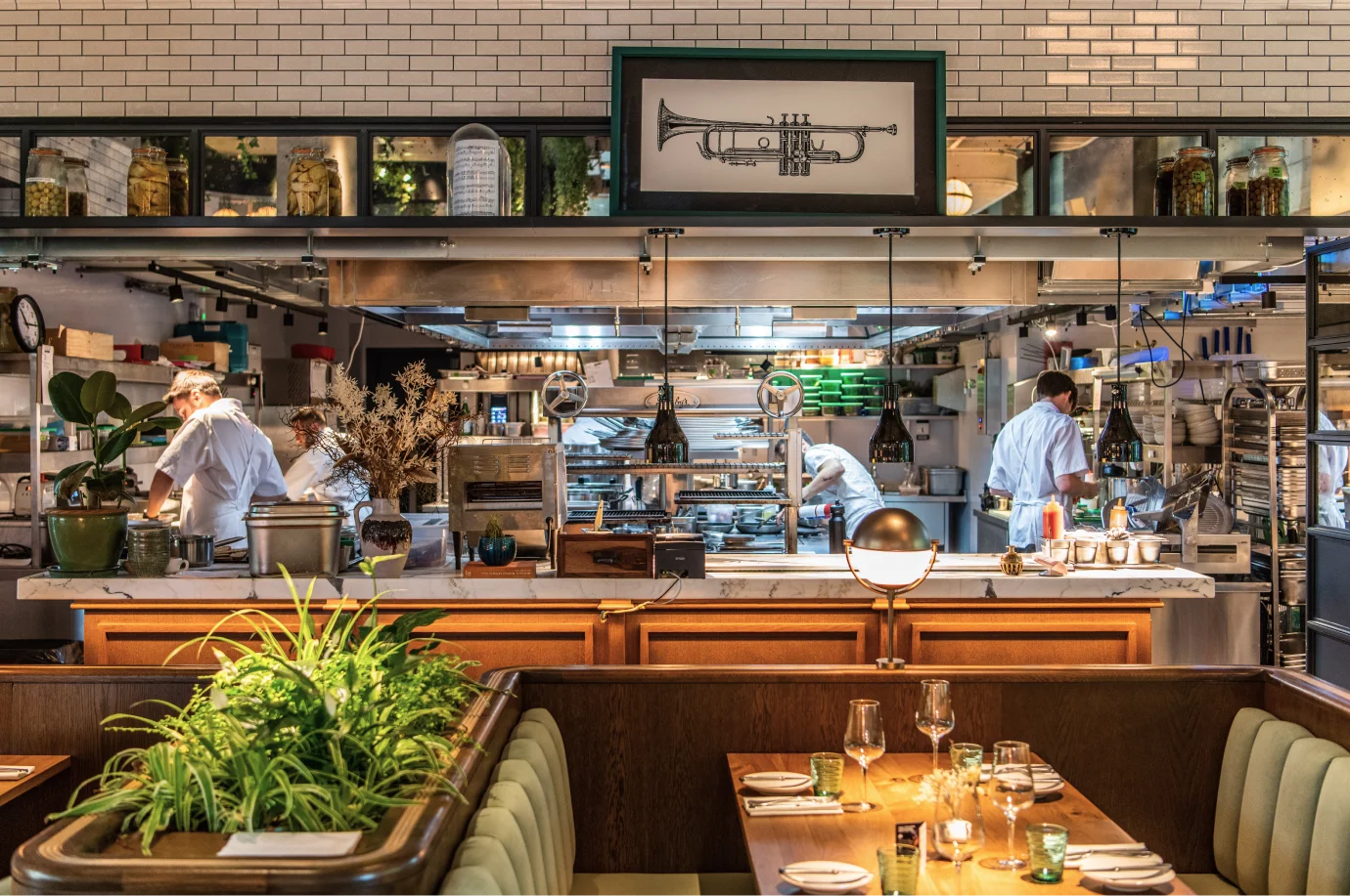 Darby's Restaurant - Kitchen & Interior