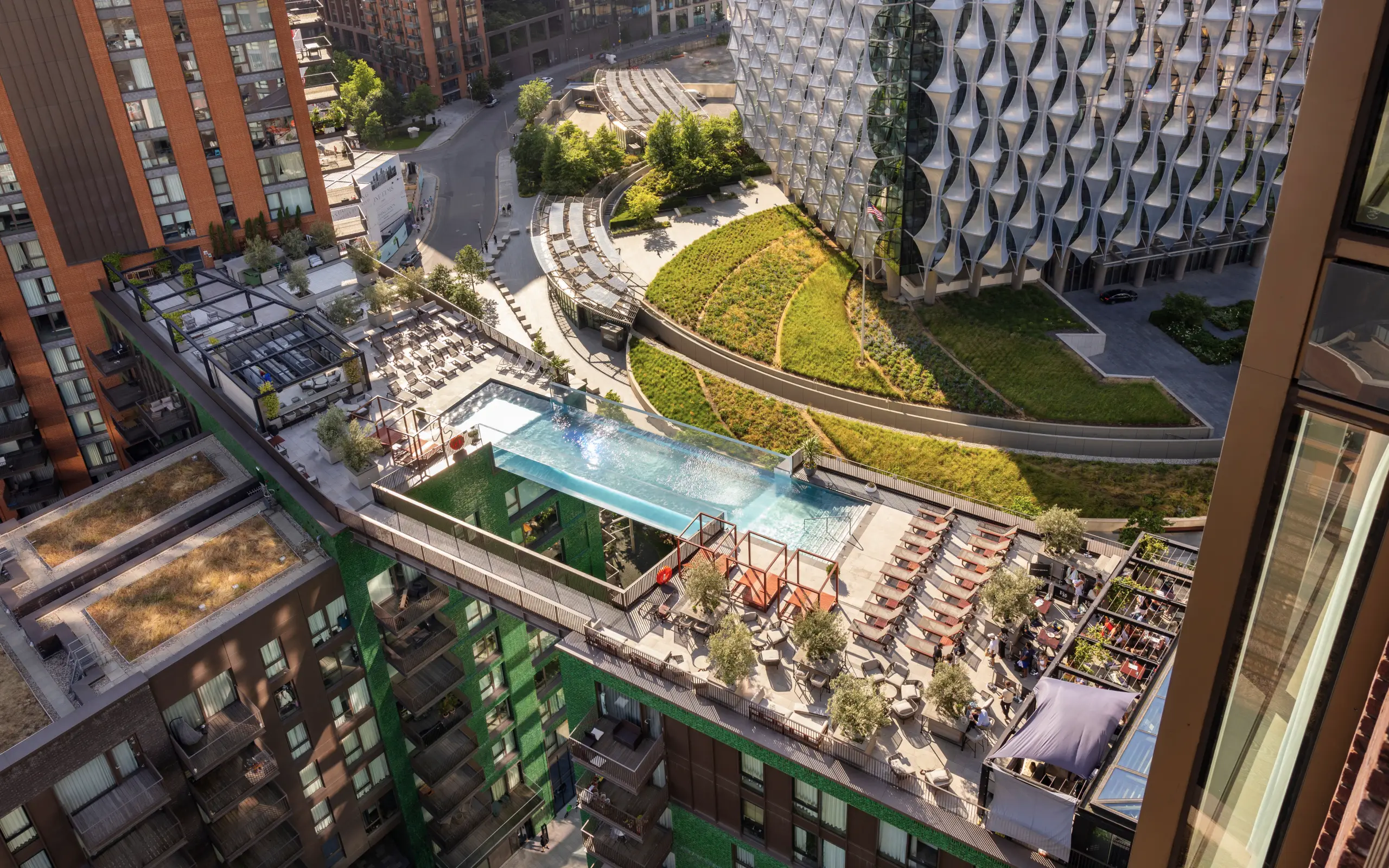 Embassy Gardens - Sky Pool