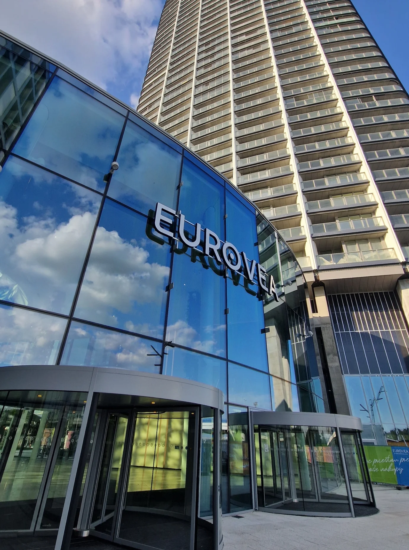 Eurovea - entrance
