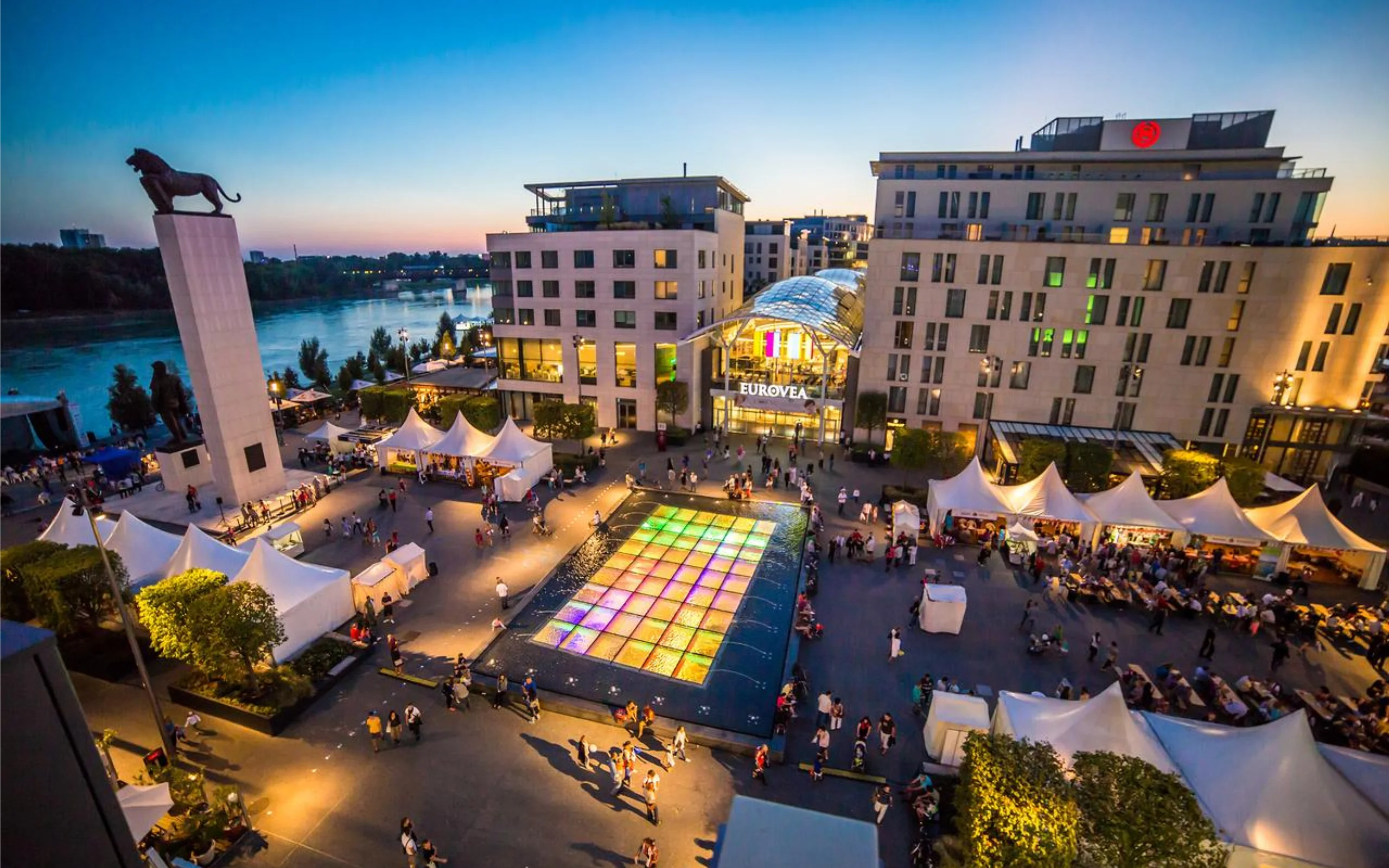 Eurovea - square dusk